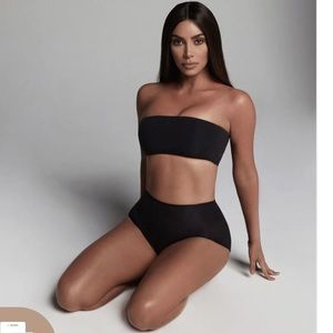 SKIMS FITS EVERYBODY Bandeau in color Clay, size M